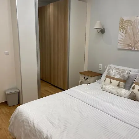 Spacious 2 Bedroom Apt - Ternes