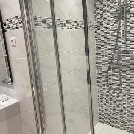 Spacious 2 Bedroom Apt - Ternes Paris