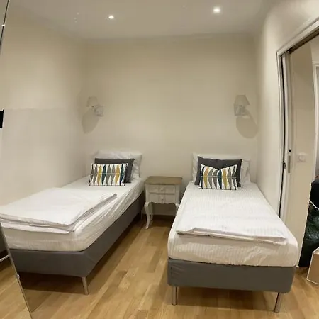 Spacious 2 Bedroom Apt - Ternes Paris
