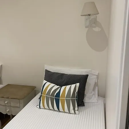 Spacious 2 Bedroom Apt - Ternes
