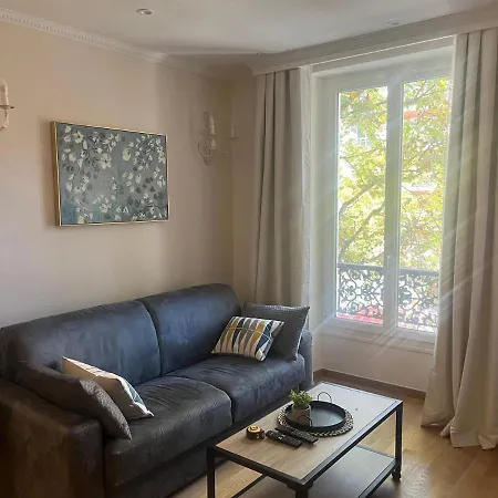 Apartment Spacious 2 Bedroom Apt - Ternes *