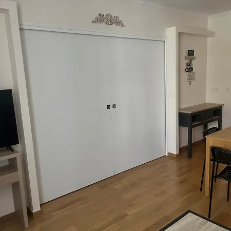 Spacious 2 Bedroom Apt - Ternes *