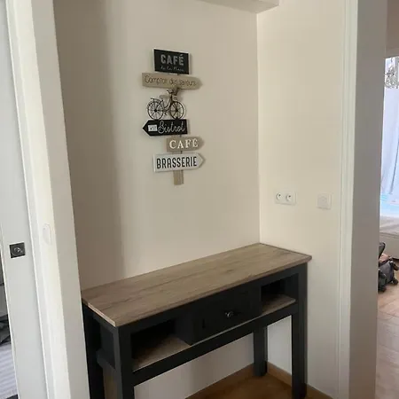 Apartment Spacious 2 Bedroom Apt - Ternes